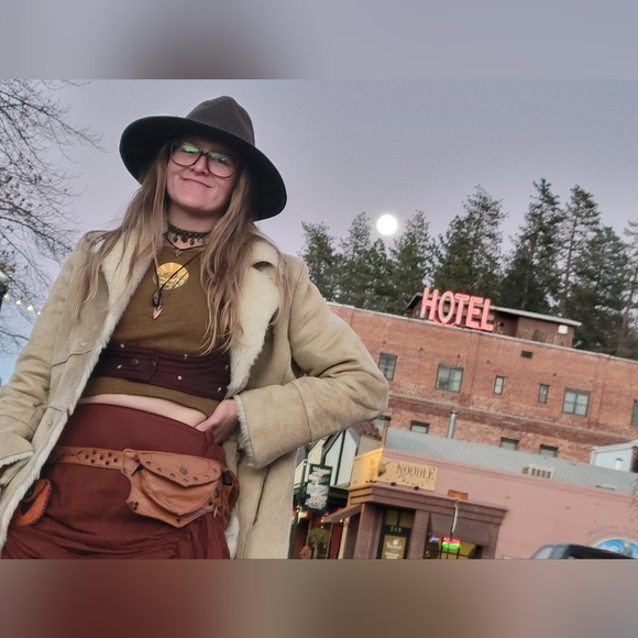 Meet your Posher, Jade! - Picture 7 of 7